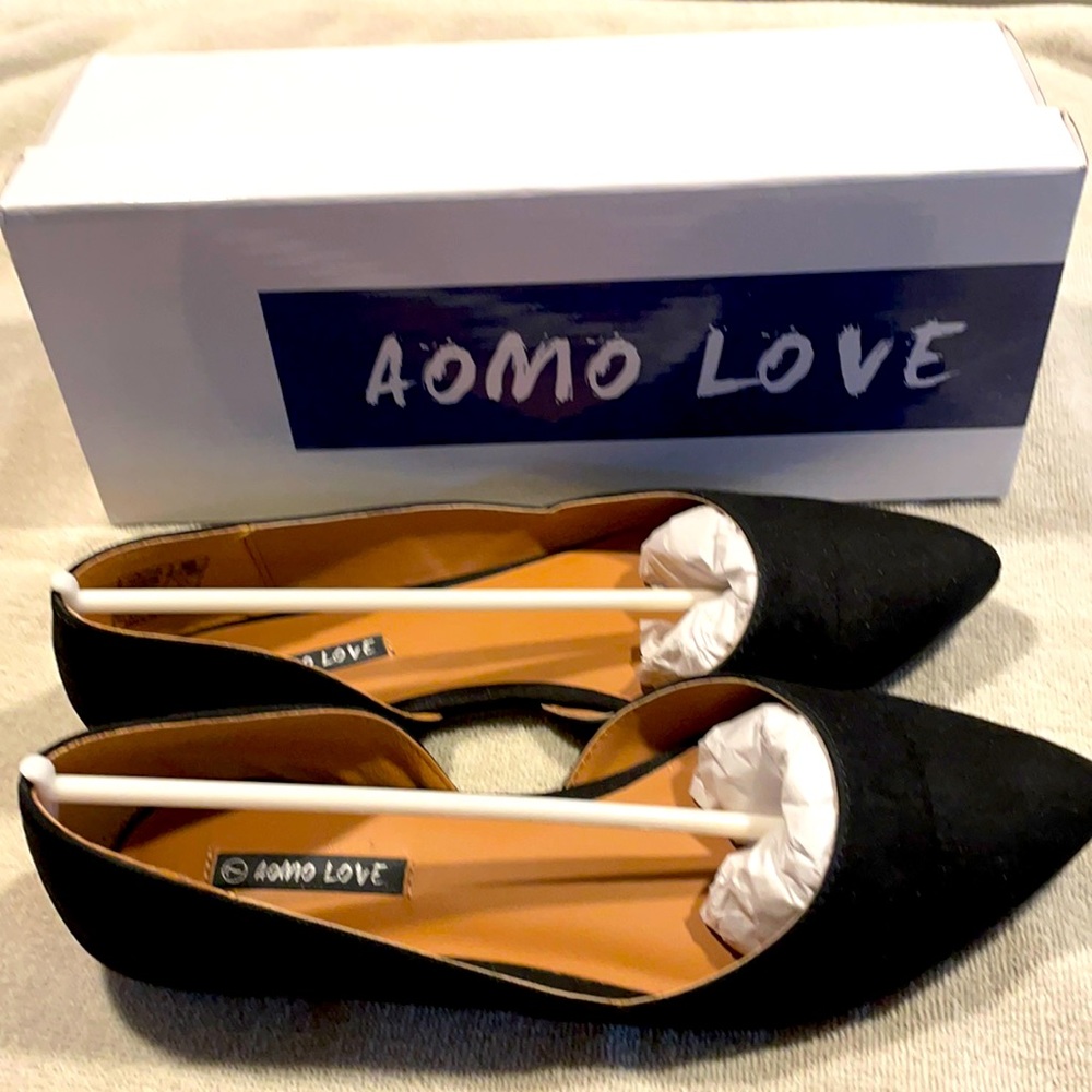 Black flats by Aomo Love, size 7.  Barely worn.